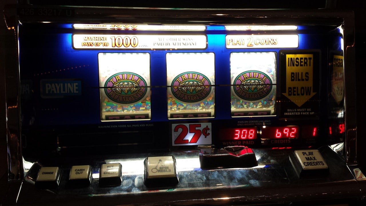 Relax Gaming slot interface on 77rt showing game selection and paytable